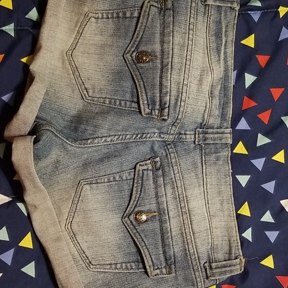 Celebrity Pink Jean's shorts - Picture 3 of 3